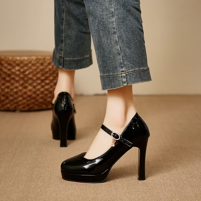 Women's classic round-toe plat - Leather Classic Strap ulasan dan harga